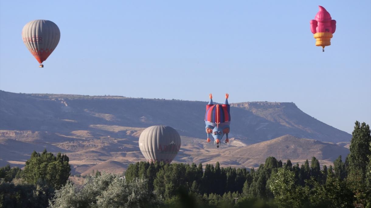 Šareni baloni uljepšali nebo iznad Kapadokije (FOTO)