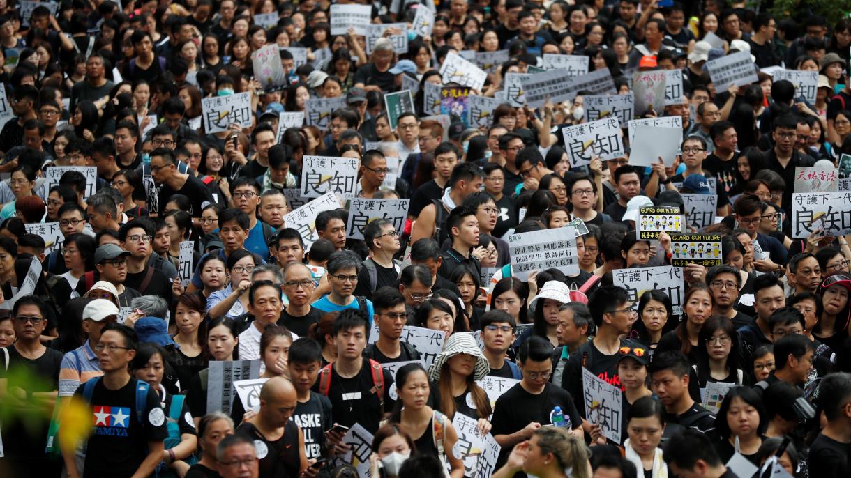 Ismét tízezrek tüntettek a kormány ellen Hongkongban
