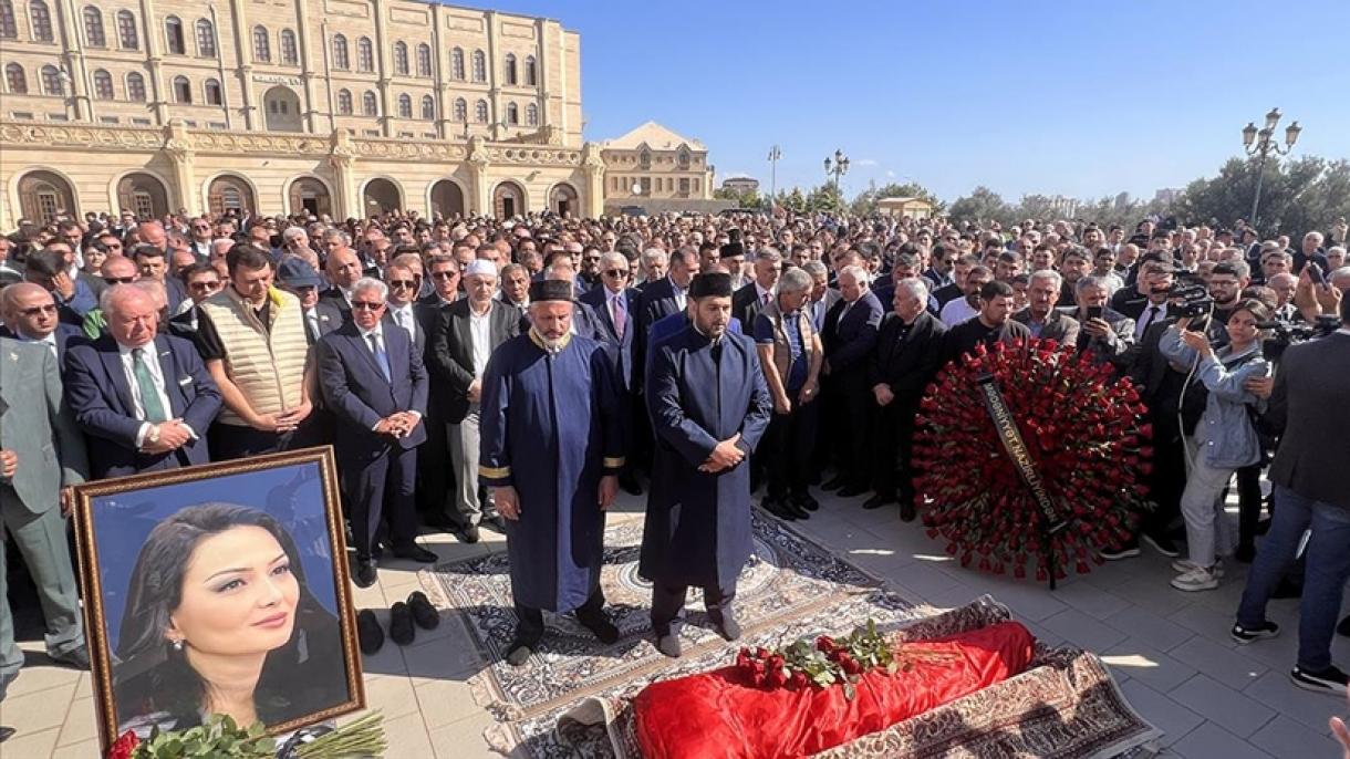 تشییع جنازه قنیره پاشایوا در باکو