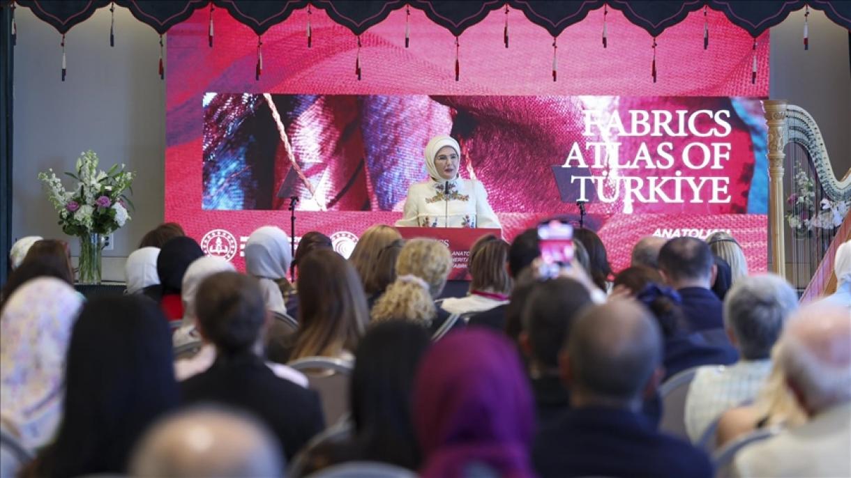Əminə Ərdoğan dövlət başçılarının xanımlarına Anadolunun ən qədim parça məhsullarını təqdim edib