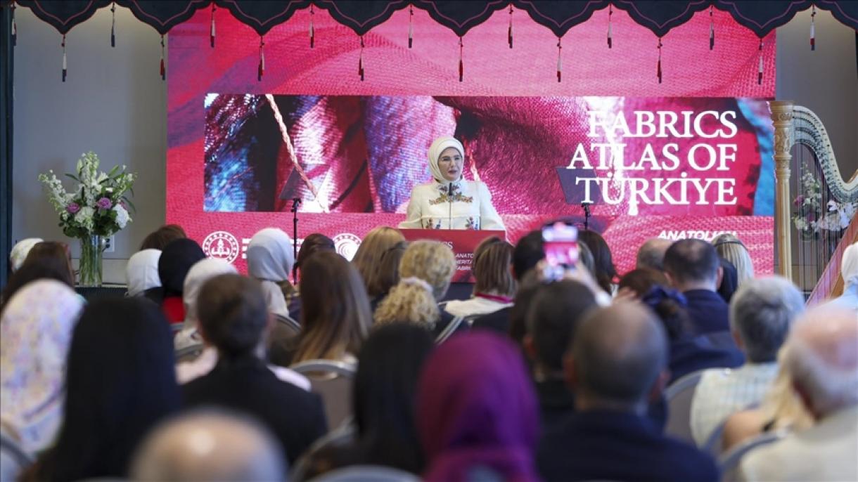 Emine Erdoğan a prezentat țesături turcești "de o valoare inestimabilă"