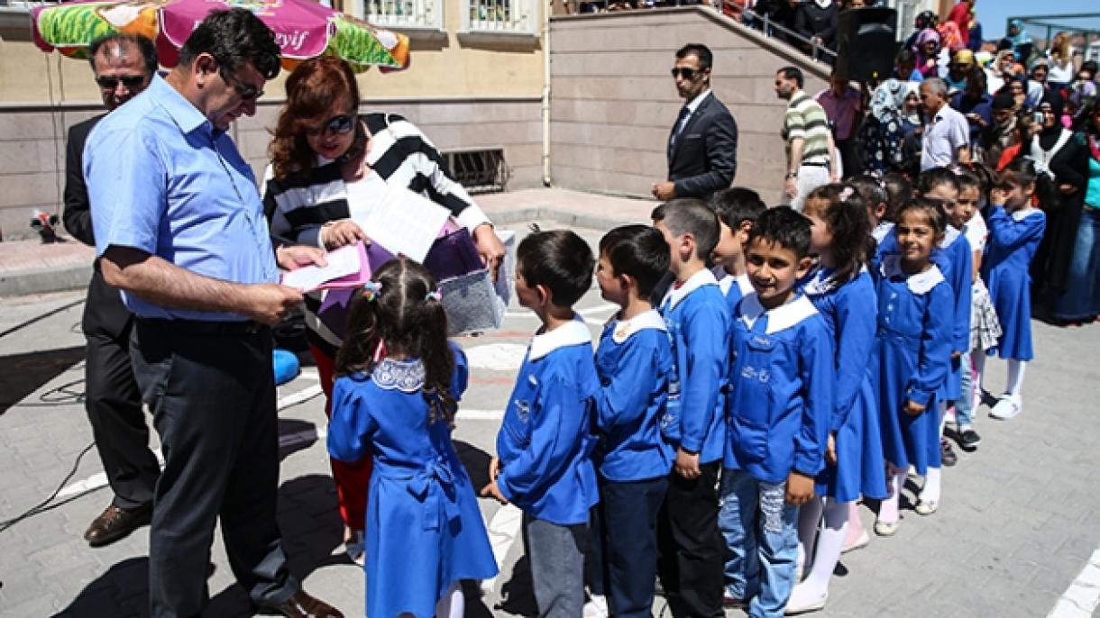 17,5 milyon şagird üçün Son zǝng çalındı