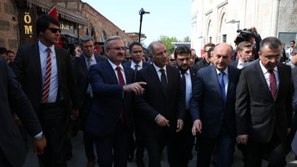 El ministro del Interior turco ha mantenido inspecciones en el lugar del ataque en Bursa