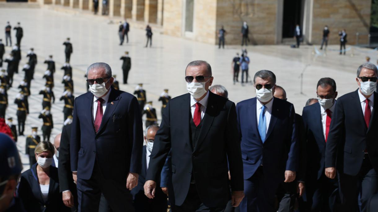 Cumhurbaşkanı Erdogan 30 Ağustos Zafer Bayramı Anıtkabir 5.jpg