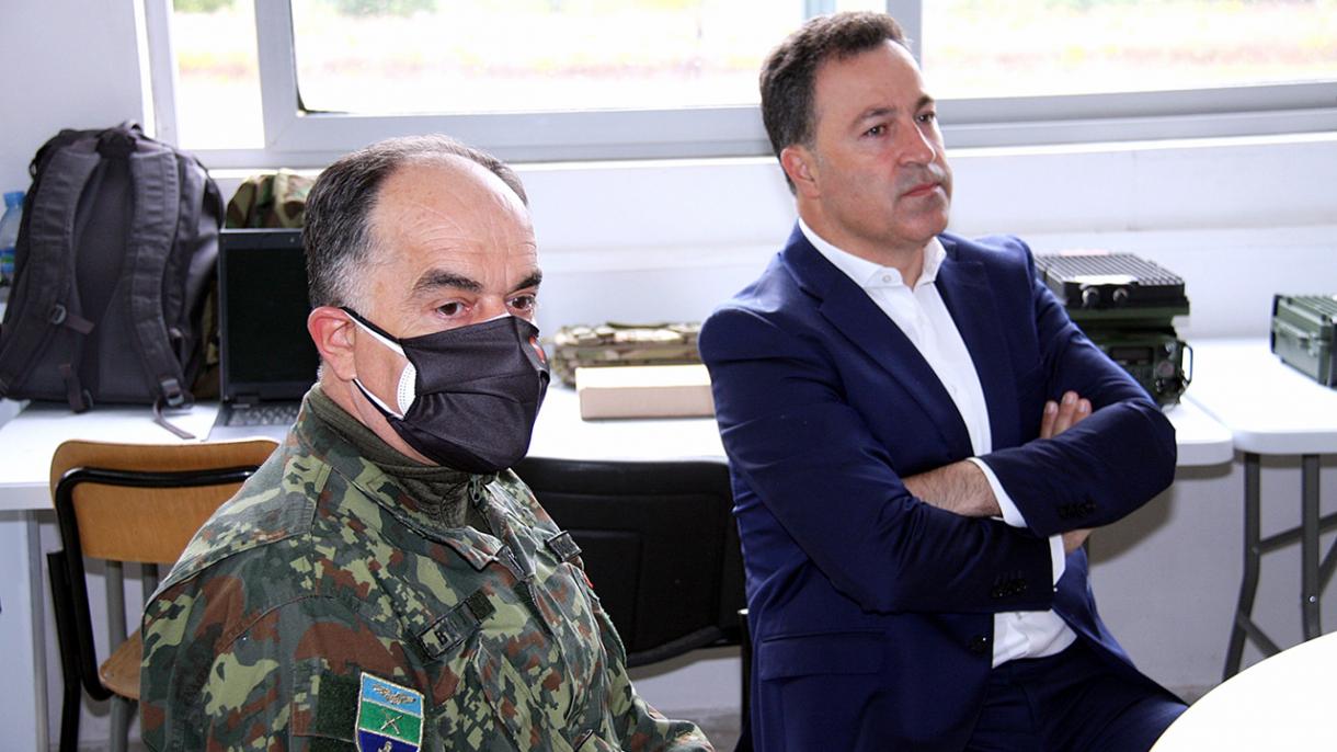 Arnavutluk Savunma Bakanı_Niko Peleshi_3.jpg