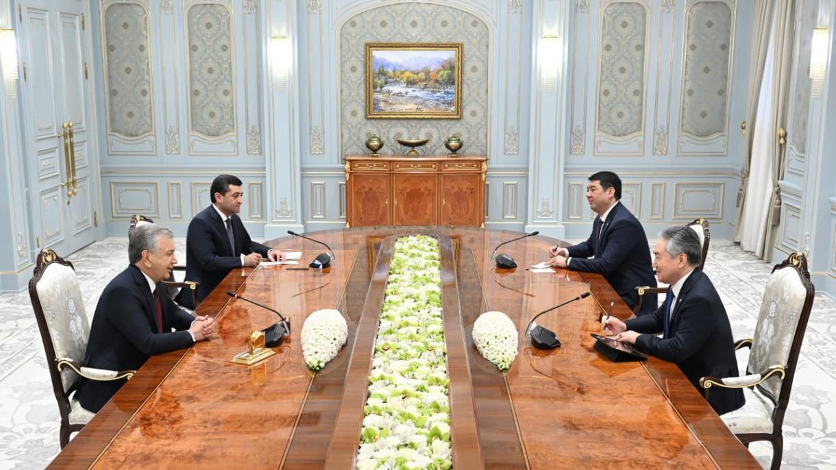 Özbekistan Mirziyayev Kırgızistan Dışişleri Bakanı Ceenbek Kulubayev1.jpg