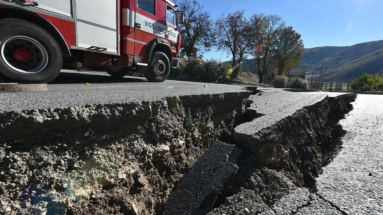 Un fuerte terremoto sacude la zona central de Italia