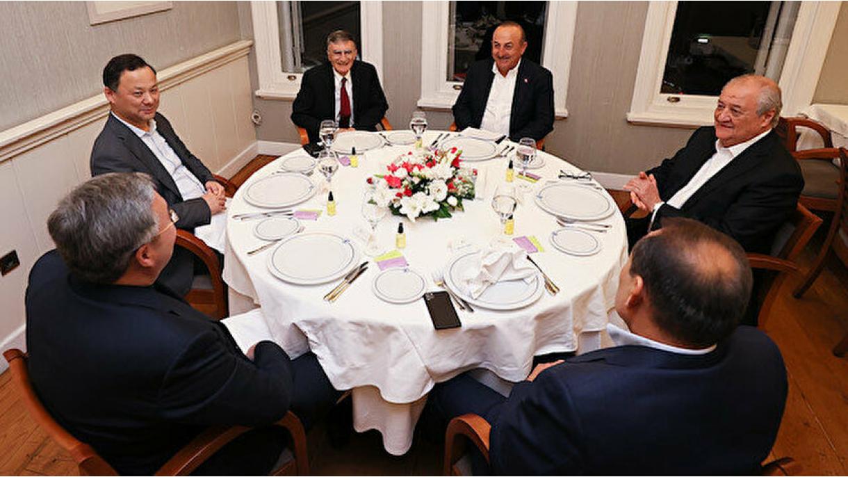 әзиз санҗар «билим вә түрк дунйасиниң миллий ойғиниши» темисида лексийә сөзлиди
