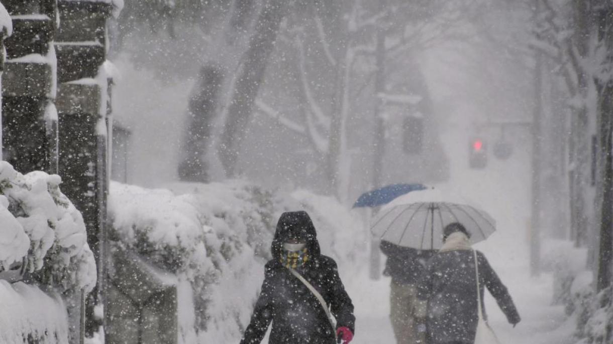 日本暴雪导致13人丧生