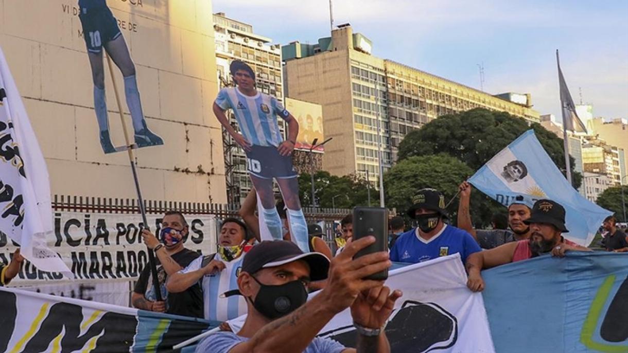 Morte di Maradona, protestanti chiedono punizione dei colpevoli