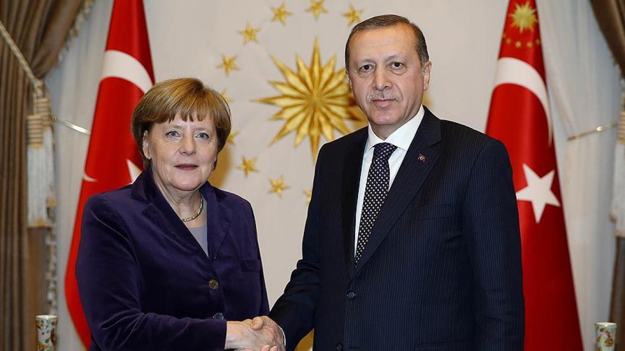 Rәcәb Tayyib Әrdoğan  Angela Merkelә başsağlığı verdi