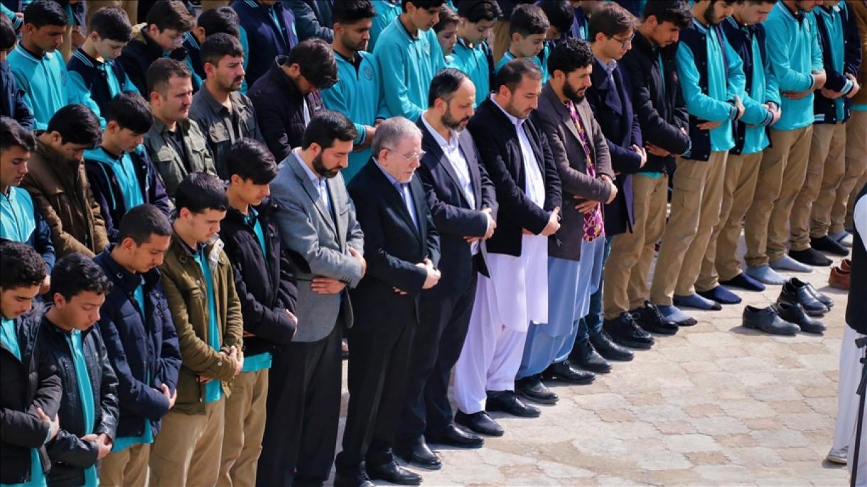 اقامه نماز میت غیابی برای جان باختگان زلزله‌های اخیر ترکیه در افغانستان