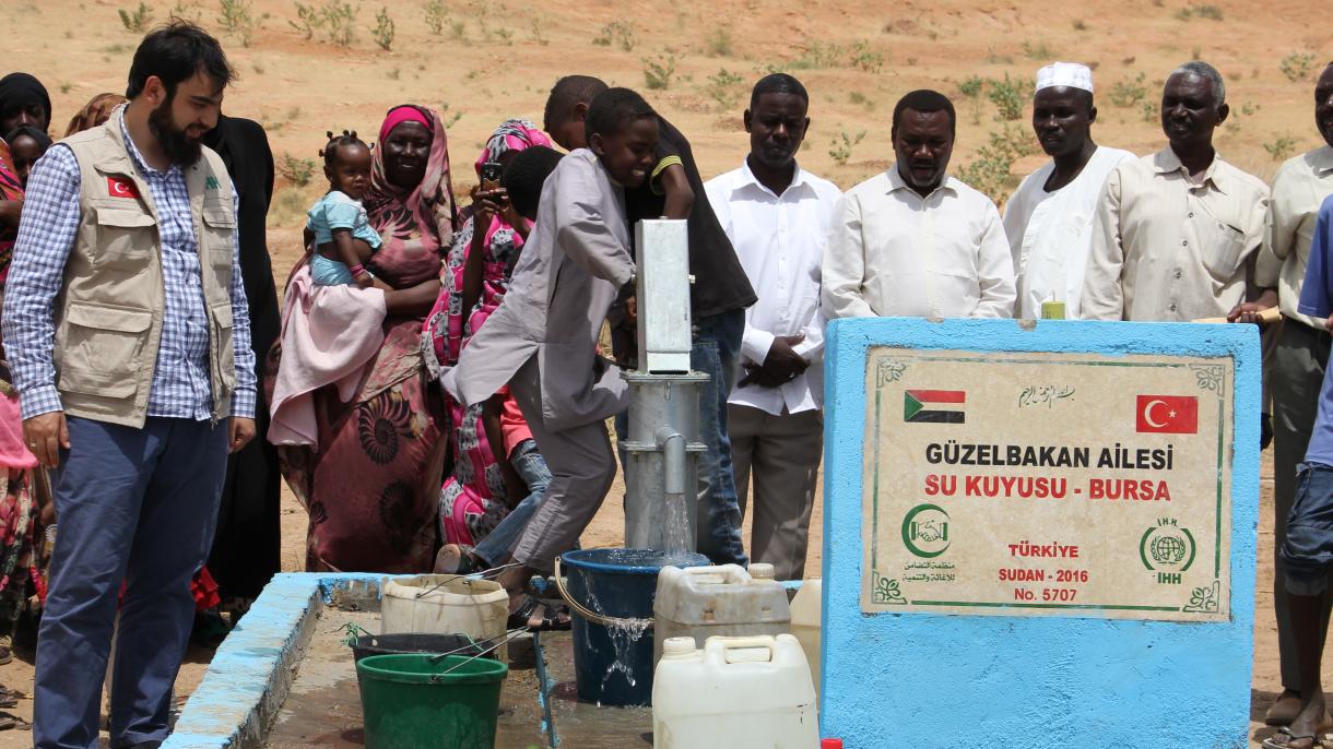 人道援助基金会在苏丹西部开凿新水井供居民使用