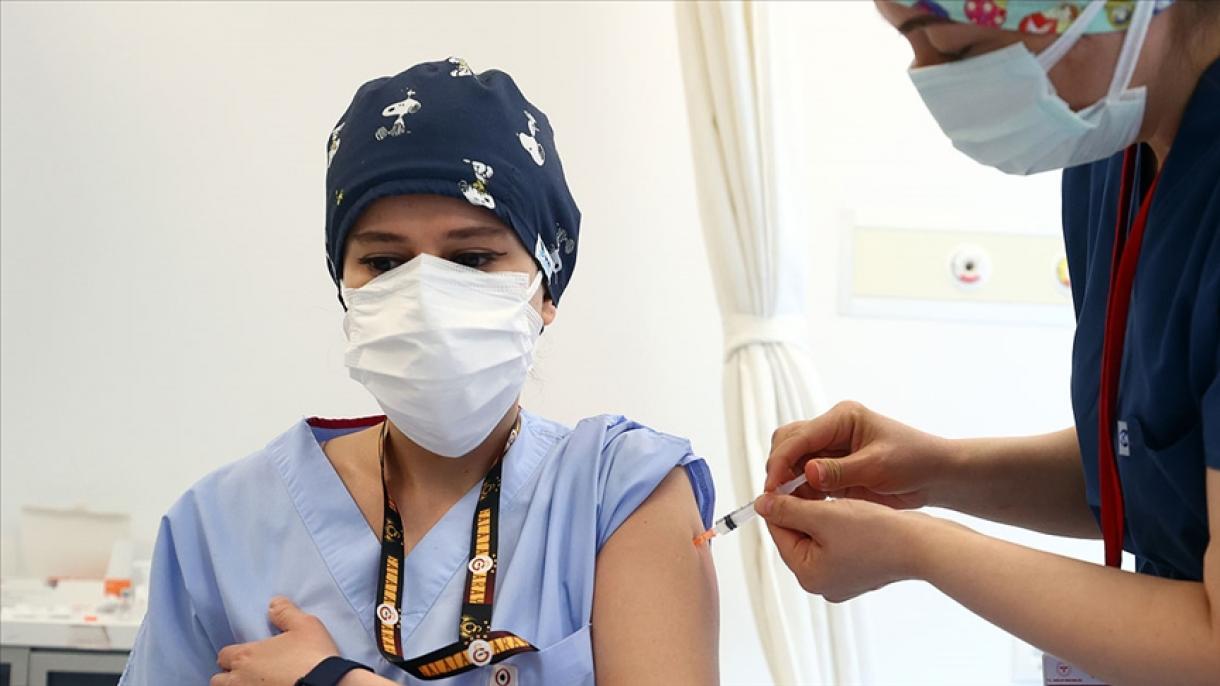 Turquía continúa con la jornada de vacunación contra el COVID-19 en los hogares de ancianos
