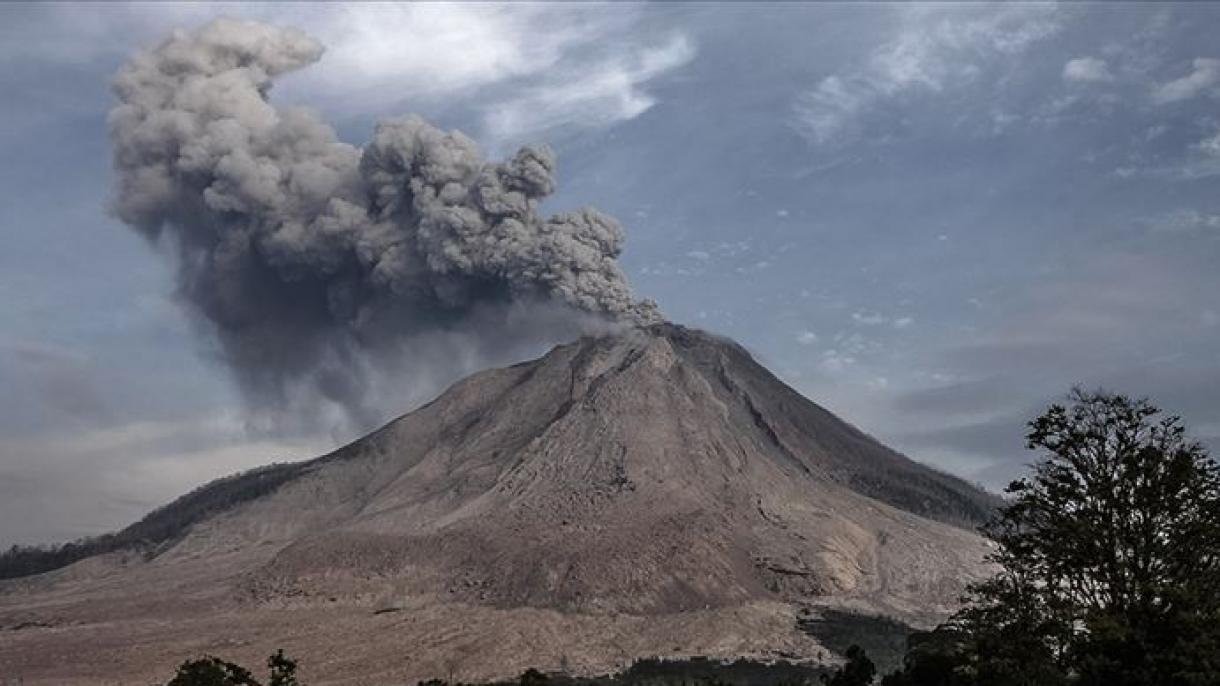 فوران مجدد آتشفشان سینابونگ در اندونزی