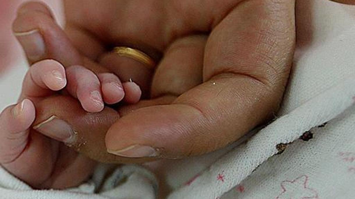 La mentira de dar a luz a 10 bebés a la vez