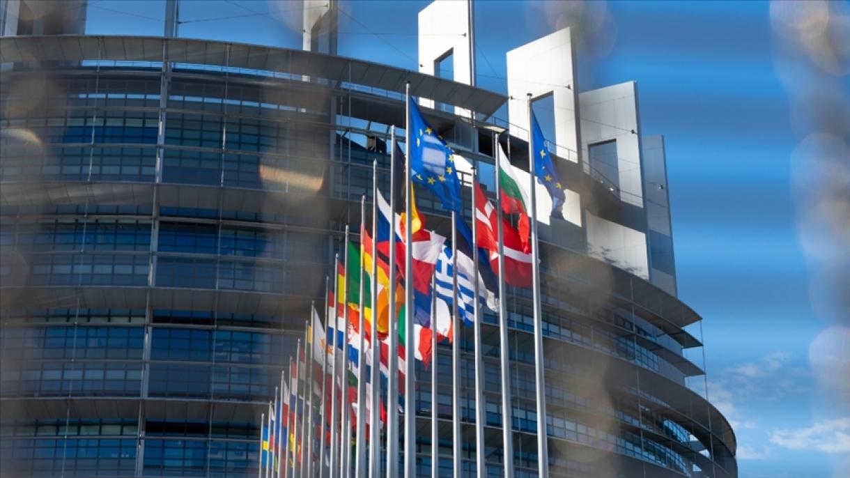 Iran, Consiglio Ue approva nuove sanzioni per la repressione