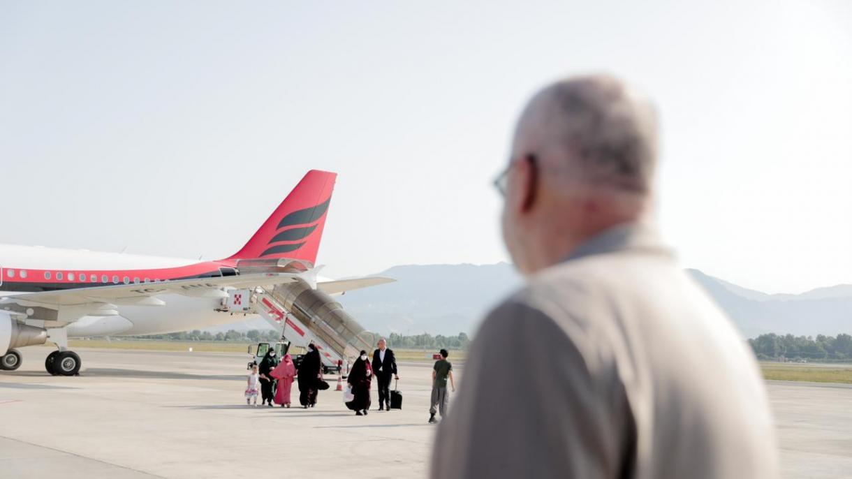 El-Hol kampında tutlan 14 Arnavut çocuk ve 5 kadın ülkelerine döndü_5.jpg