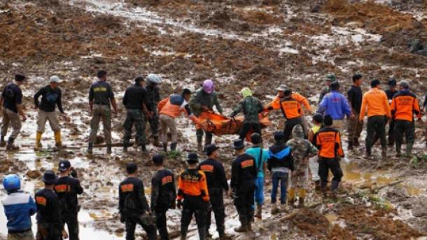 苏门答腊发生山体滑坡 17人丧生