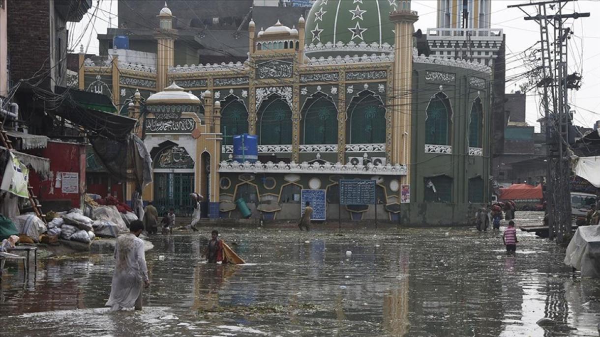 پاکستان اور ہندوستان میں س،مندری طوفان کے  پیش نظر کاروائیاں جاری