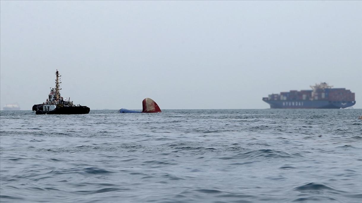 一艘货船在越南海岸沉没15人失踪