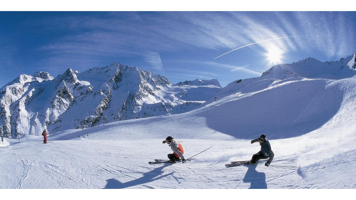 土耳其首个滑雪中心乌鲁山雪厚超过2米