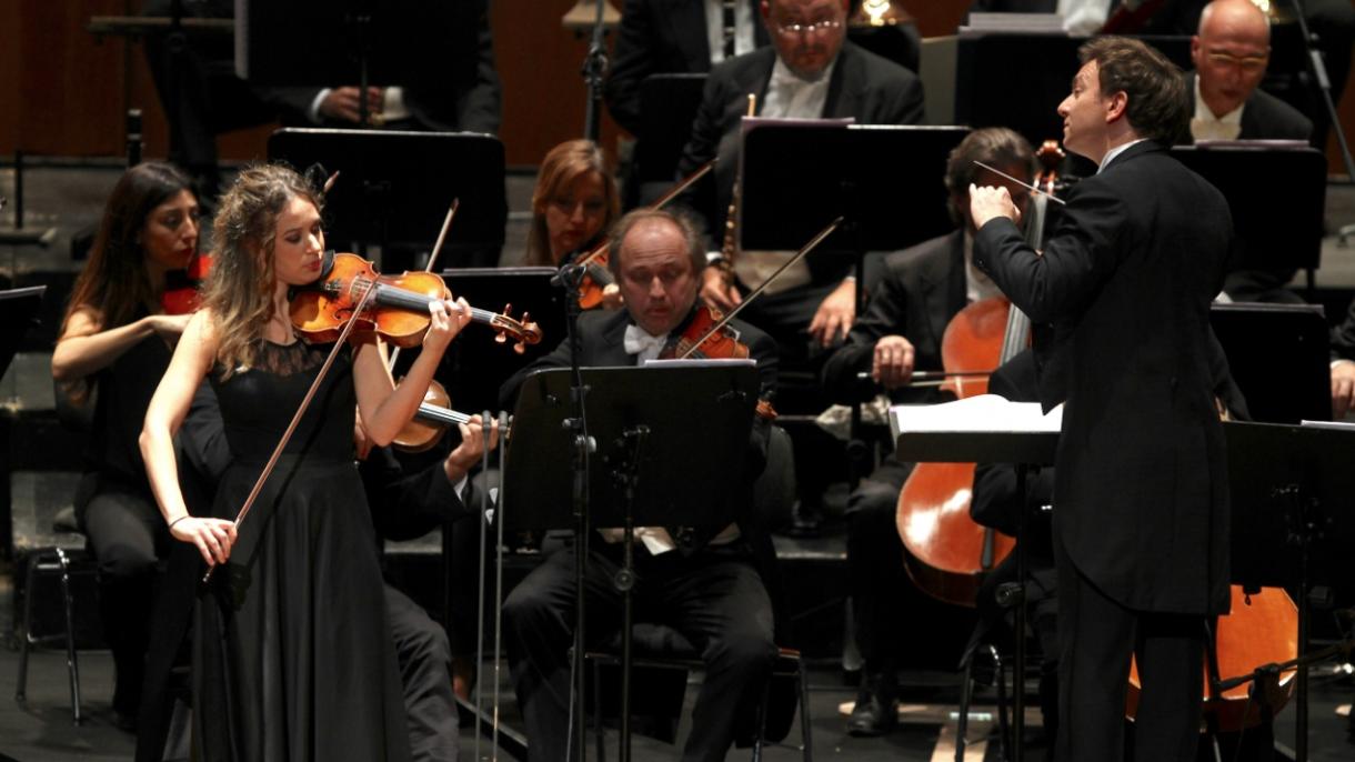A famosa violinista Anna Tifu fará concertos na Turquia