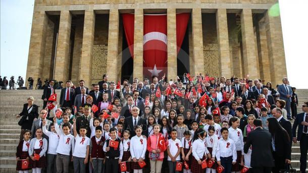 Turquía festeja el 23 de Abril, Fiesta de los Niños
