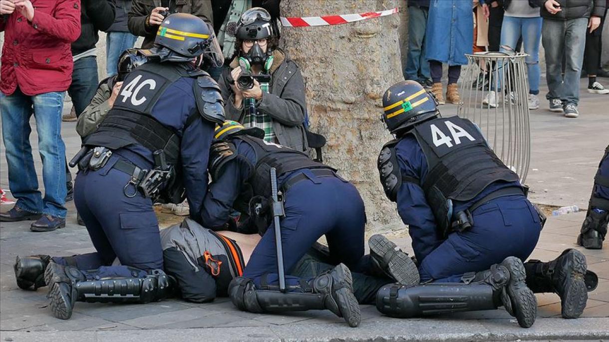 Парижде полициянын зомбулугуна каршы митинг болуп,аны  кагылышуу коштоду...