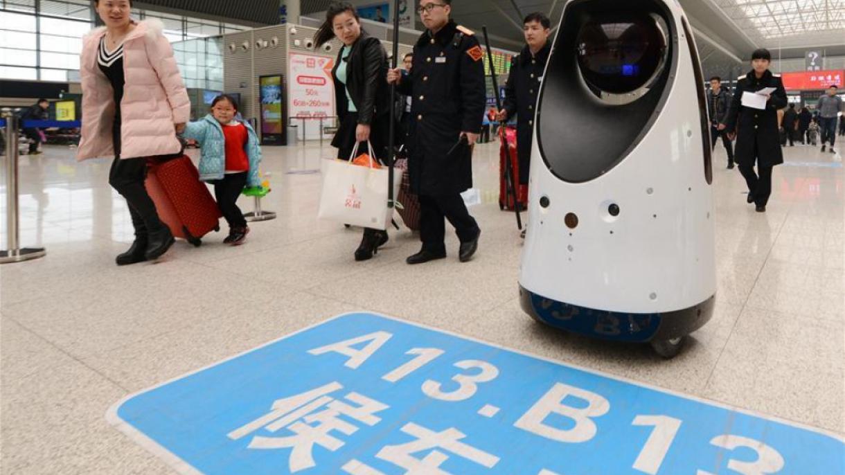 Çinin Henan əyalətində ilk robot-polis vəzifədə