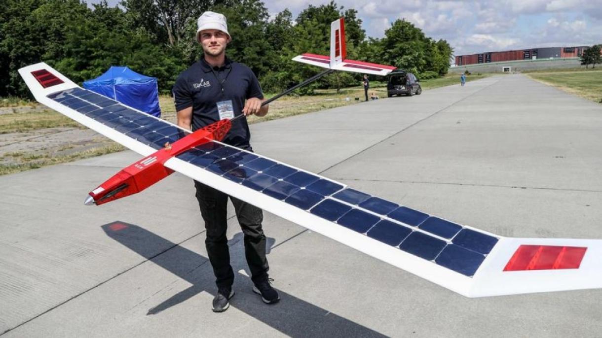 Polşalı tələbələr günəş enerjisi ilə işləyən pilotsuz uçan aparat hazırlayıblar