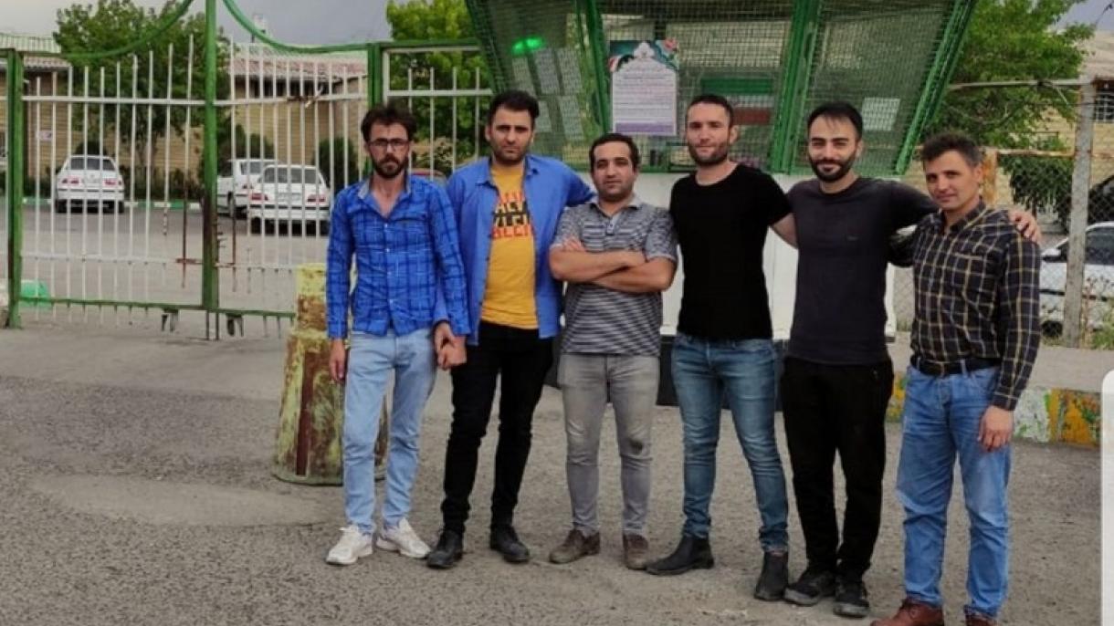 ایکی تورک فعال اؤزگورلوگونه قوووشدو