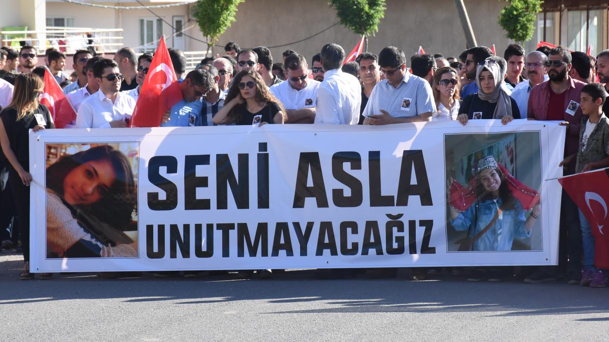 Multitudes condenan a la banda terrorista PKK que masacró a una profesora joven