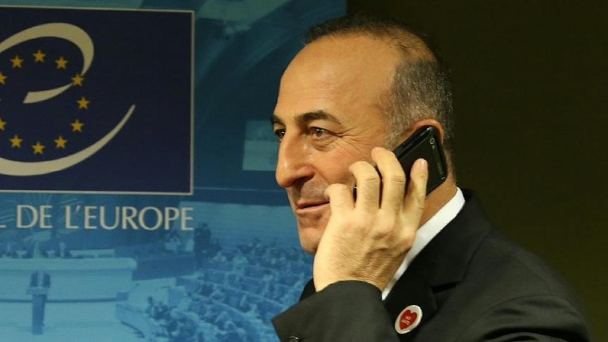 Çavuşoğlu hizo una conversación telefónica con su colega francés Jean-Yves Le Drian