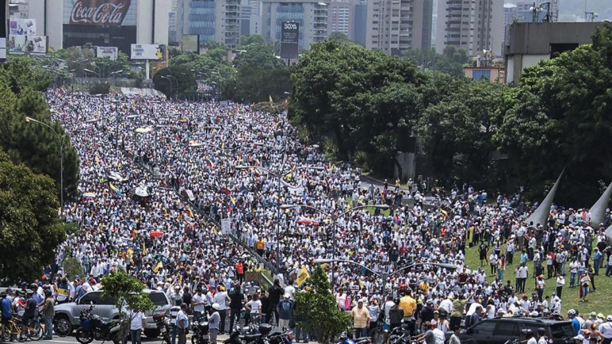 委内瑞拉反政府示威活动愈演愈烈