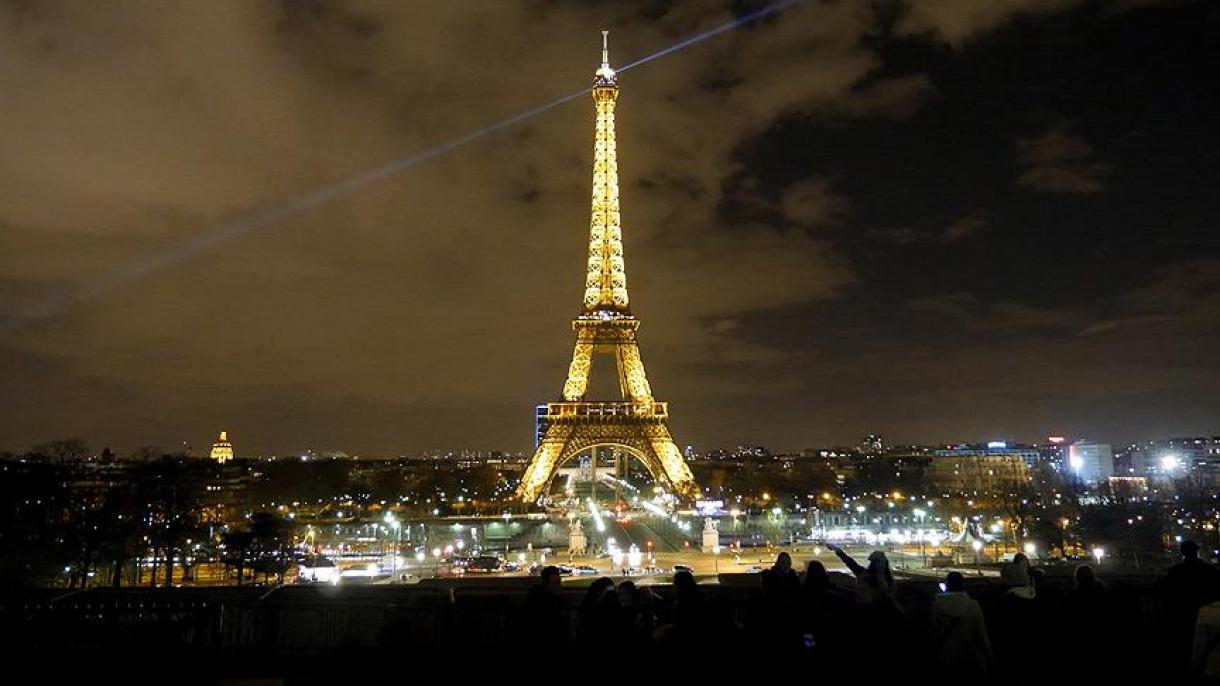 法国巴黎大区接待游客数量因恐怖事件大减