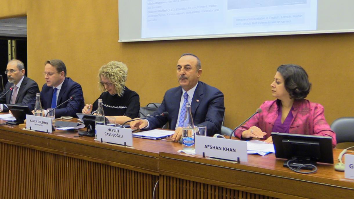 Cavusoglu: Facciamo tutto per risoluzione politica in Siria