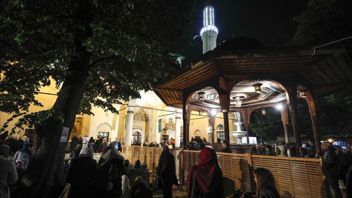 Saraybosna Hüsrev Bey camisi.jpg