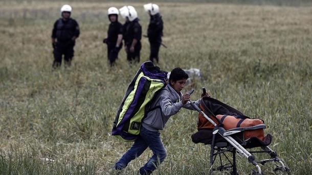 UNHCR、移民の生活条件でギリシャを批判