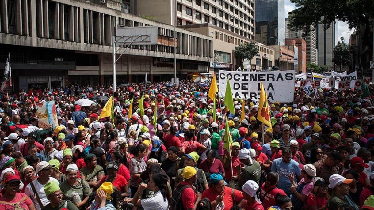 La oposición venezolana protesta a Maduro por apagones