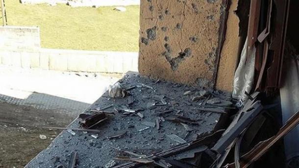 Lakóházat talált el a rendőrüknek szánt lövedék