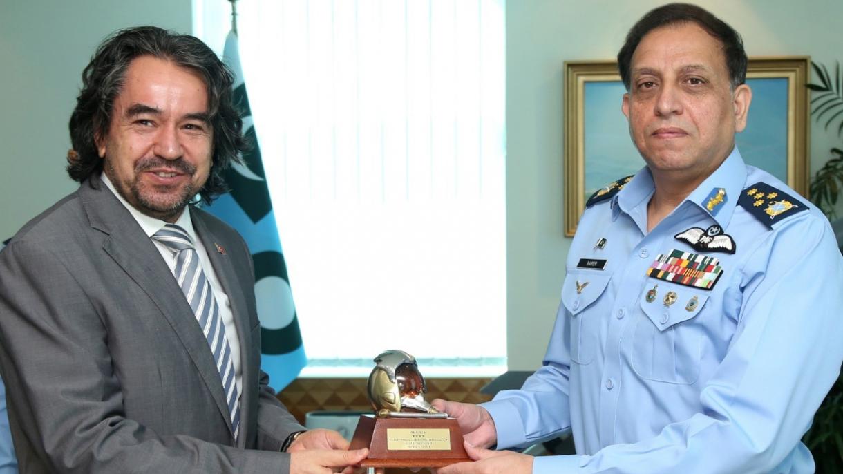 ترک سفیر احسان مصطفیٰ یورداکل کی فضائیہ کے سربراہ ایئر چیف مارشل ظہیر احمد بابر سدھو سے ملاقات