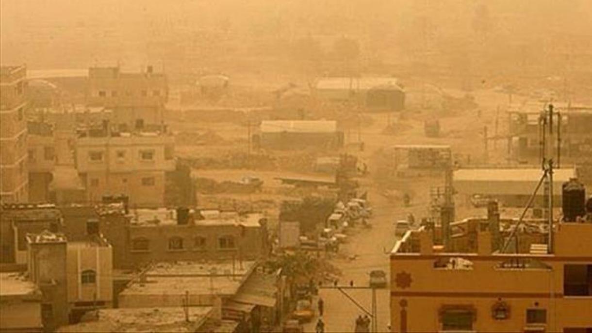 伊朗东南部受沙尘暴影响中小学放假