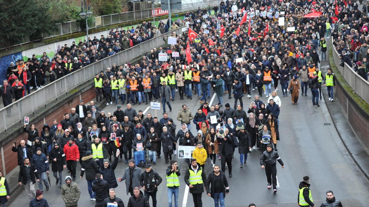 Протестен митинг во германскиот град Ханау против тероризмот и непријателството кон исламот