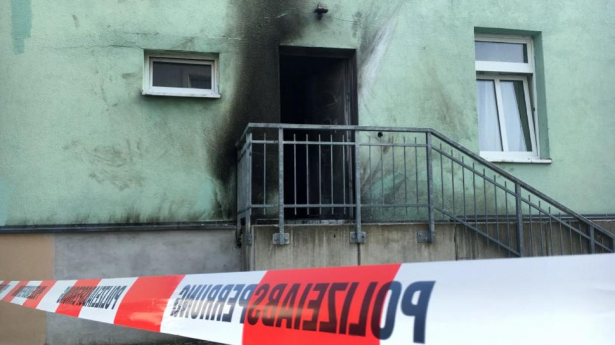 Alemanha: Bombas explodem fora de mesquita e centro de conferências