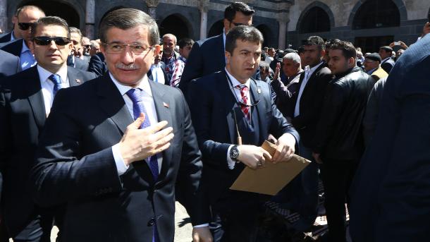 Prim-ministrul Ahmet Davutoğlu în vizită la Diyarbakir
