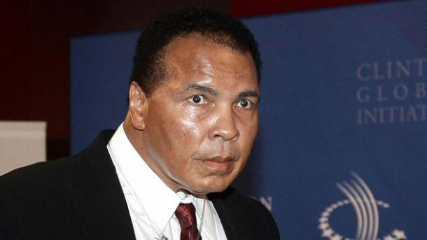Muhammed Ali a fost internat la spital