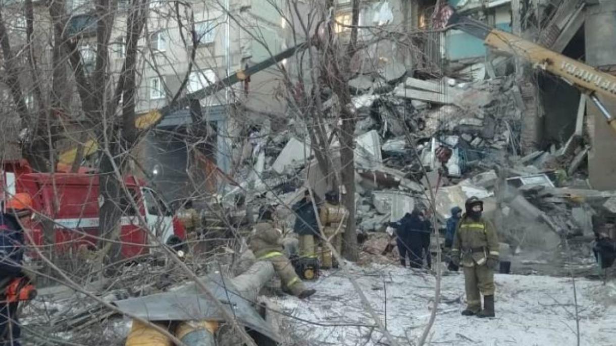 Sube a 20 el número de muertos por el derrumbe de un edificio en Magnitogorsk