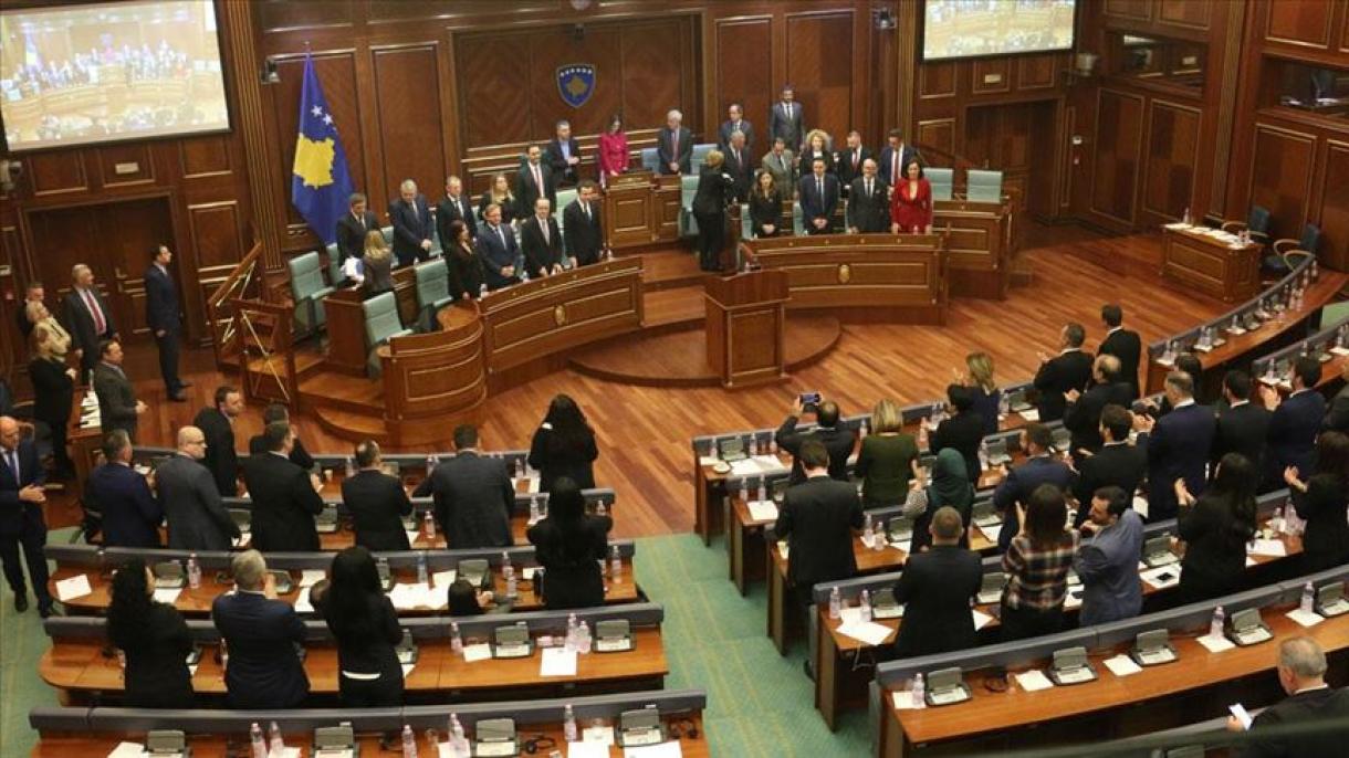 O governo de coligação no Kosovo obteve o voto de confiança quatro meses após as eleições