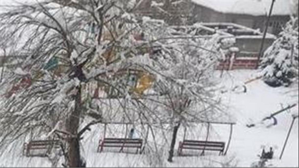 بارش برف در استان آذربایجان شرقی ایران